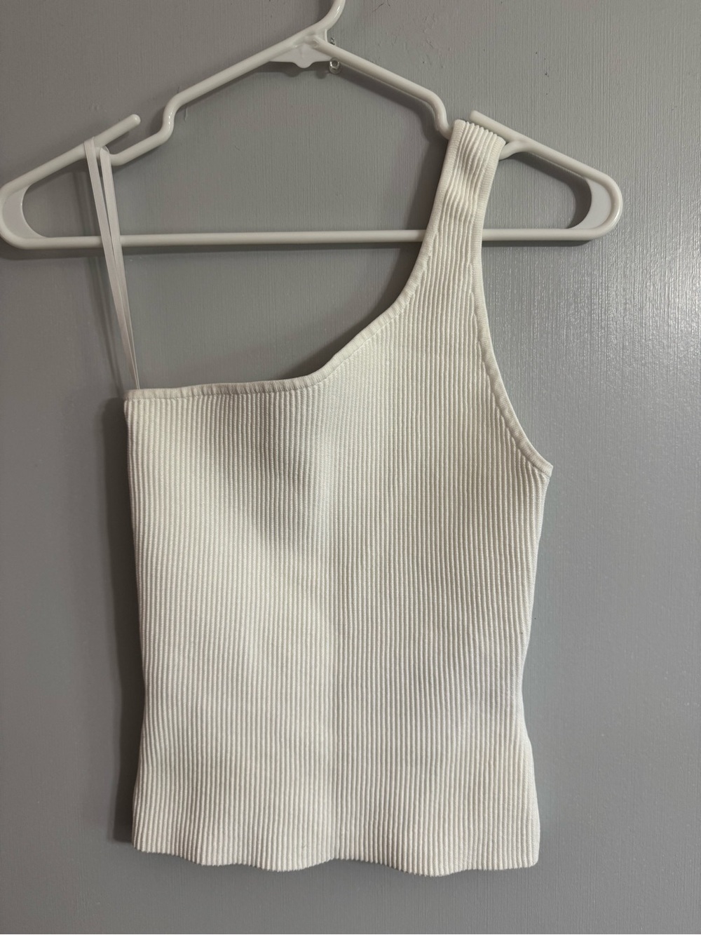 Aritzia Babaton Sculpt Ribbed One Shoulder Crop Tank Top in White Size Medium
